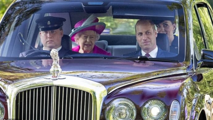 エリザベス女王、ケンブリッジ公爵御夫妻と教会へ