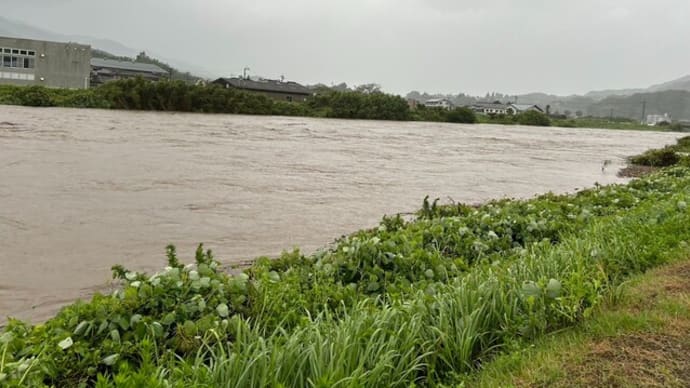 暴風域に入っていない台風前の川の様子
