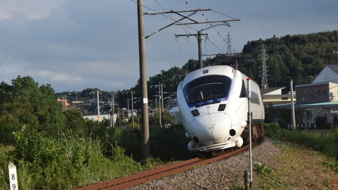 白いソニック 日豊本線 通過風景