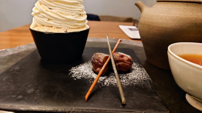 2020・11・25 昼飯は、銀座の歌舞伎そば。ただ今、銀座凮月堂でひと休み。