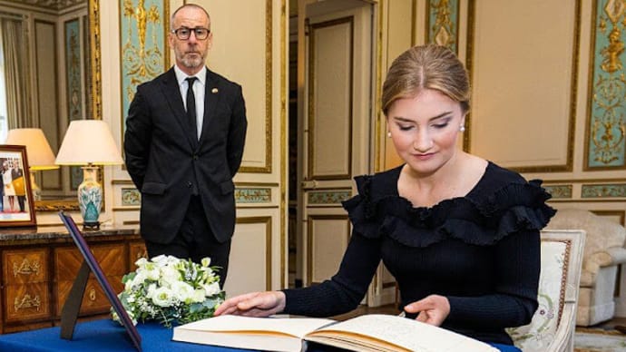エリザベート王太女、ブリュッセルの英国大使公邸にて記帳