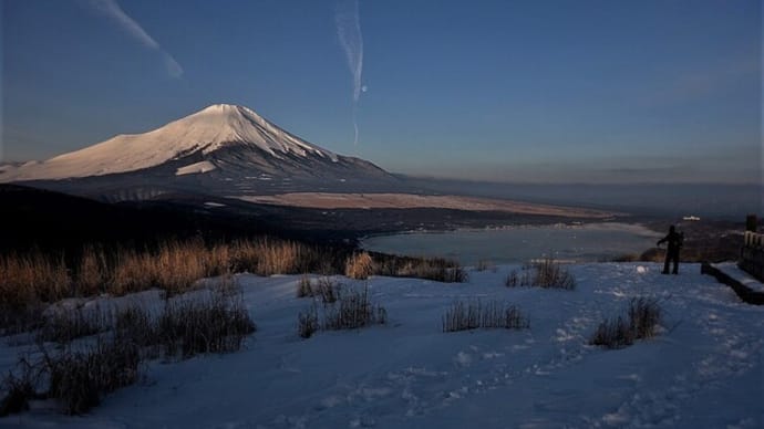 山中湖畔より望む厳冬期富士山Ⅱ