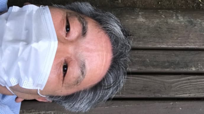 公園のベンチでごろ寝〈英訳付〉