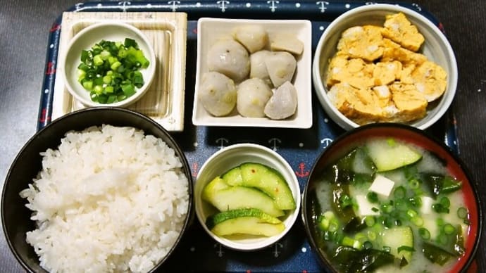 家で朝ご飯（宮城県産ひとめぼれに玉子焼き(あご出汁入り)、きぬかつぎ芋の塩ゆで、納豆、かぶとはぐらうりのみそ汁等）（2021年5月16日）