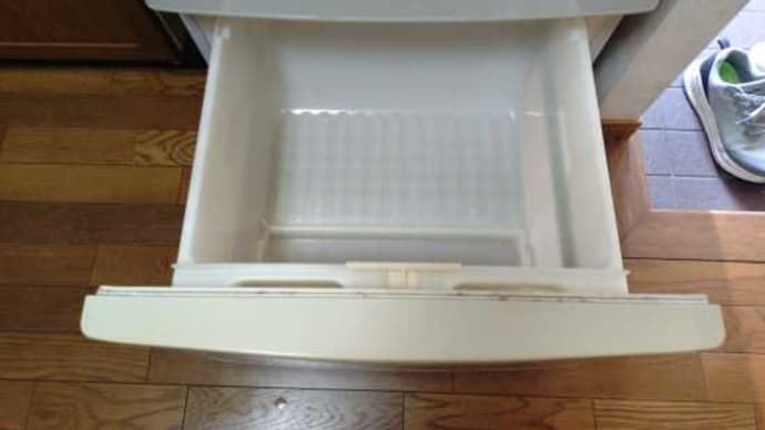 冷蔵庫の掃除、その2で完了・・・・・・・・。(笑)