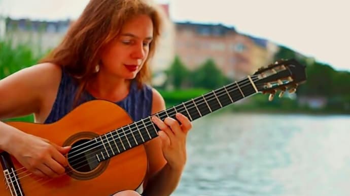 Nora Buschmann plays Se Ela Perguntar by Dilermando Reis on a 2013 Daniel Friederich