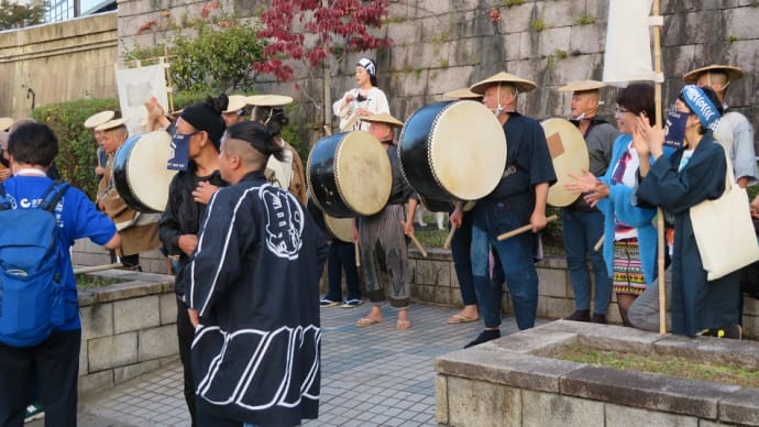 隅田川に多くの太鼓軍団が練り歩いています！隅田川怒涛2022！祝岩淵水道四十周年！