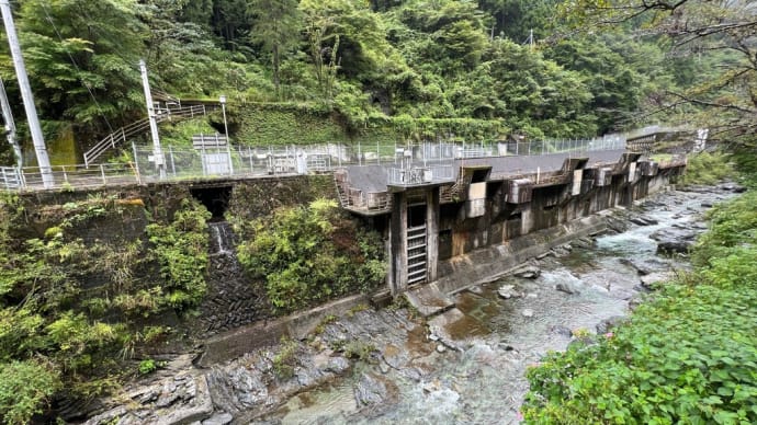 ダム訪問「分水第一発電所」〔高知県いの町〕堰堤札所外 吉野川水系の水を仁淀川水系へ落差を利用して発電