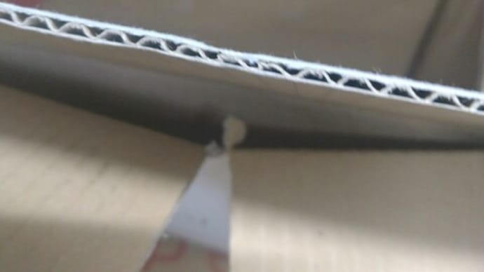 化粧品の旅:化粧品製造あるある段ボール箱ストーリー