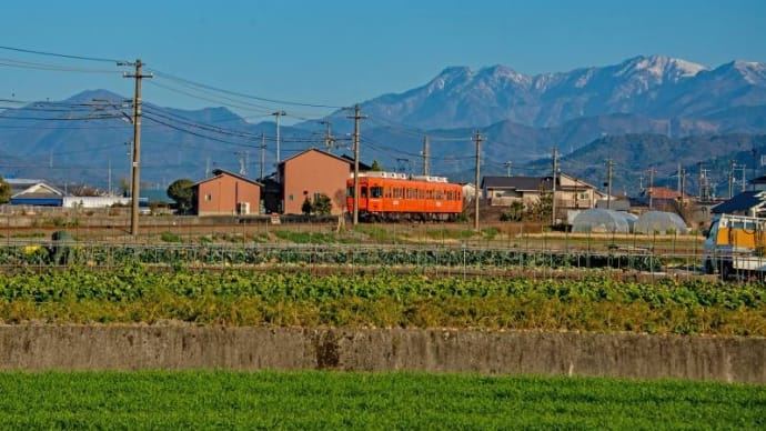 石鎚山と電車