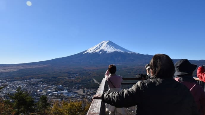 もみじ狩り 山梨県南都留郡富士河口湖町 富士パノラマロープウェイ(4)絶景やぐらから富士山