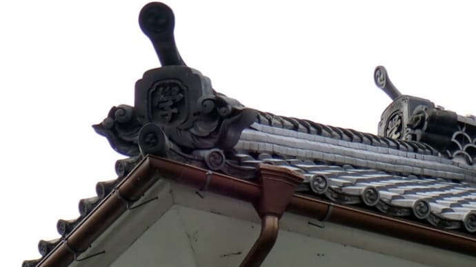 0280-須坂市の豊丘小学校横の豊丘公民館で足の折れた金次郎さんを発見。