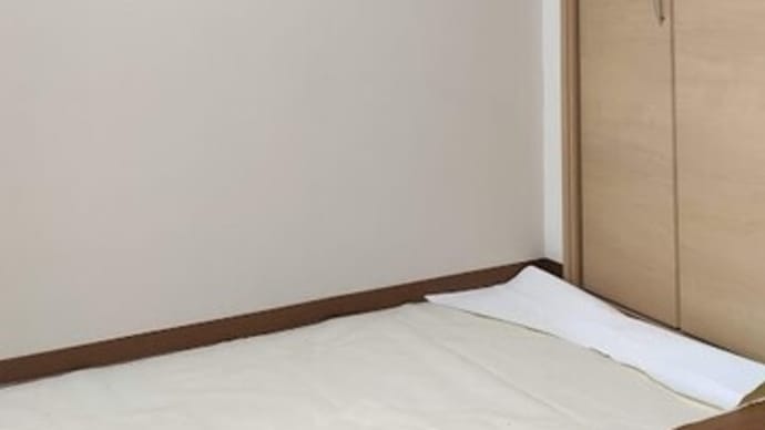 【洋室4.5帖】アクセントクロス貼付け作業完了