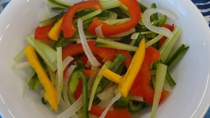 沖縄野菜でカラフルサラダランチ