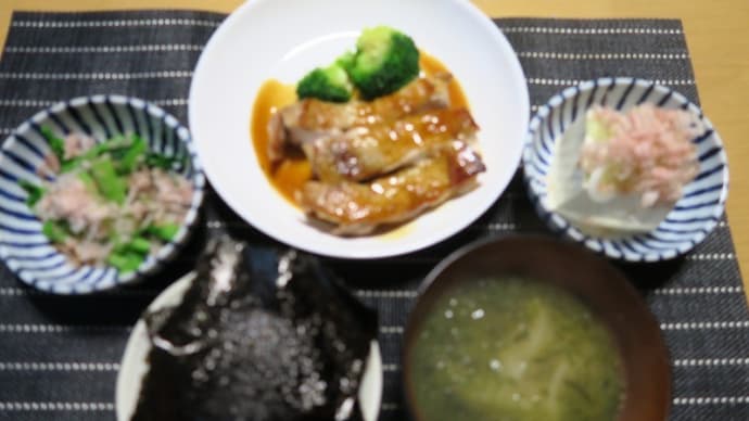 鶏の照り焼き、炊屋食堂の田舎定食・・・庶民の味。