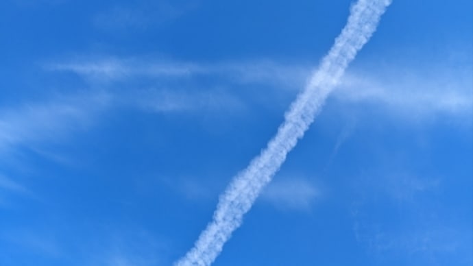 飛行機雲は龍の腹