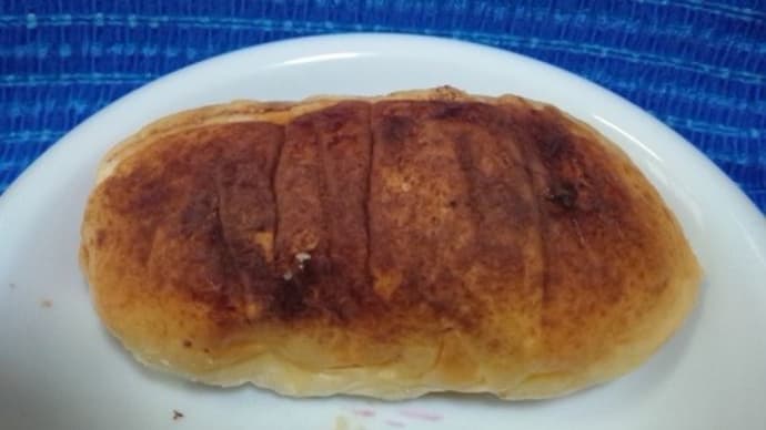 チョコ＆ミルククリームサンドパンでおやつみたいな昼食ね：P