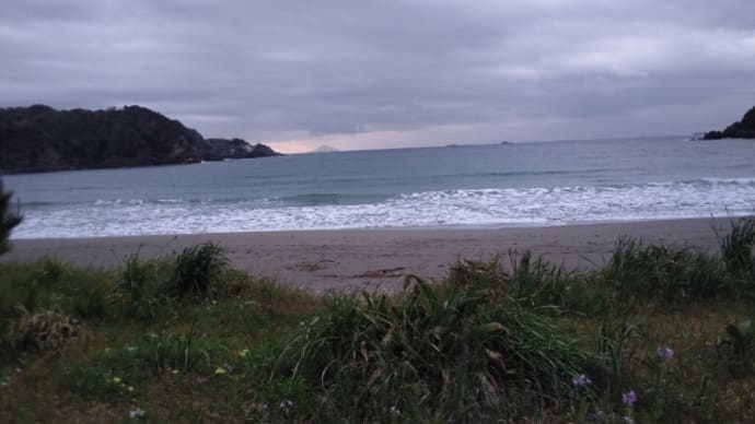 4月18日おはようございます。今日の海です。