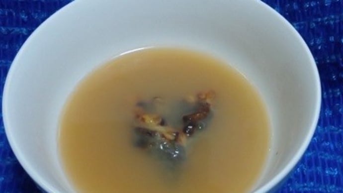 鹿児島産鰻白焼の頭でとったダシ、晩御飯に使うんだね:P