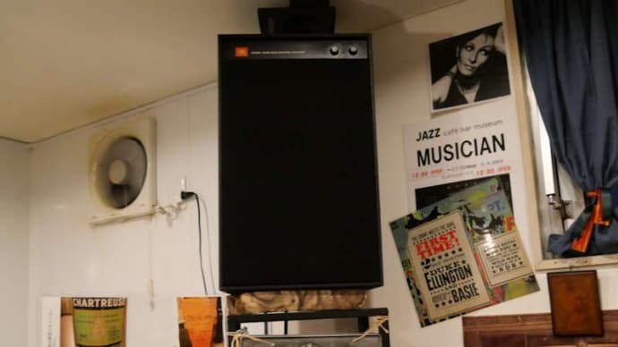 長野市権堂のジャズカフェ「MUSICIAN」で、チキンカレーとパウンドケーキの夕食。