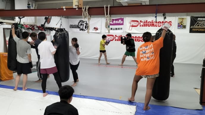 暑くなる前に入会!!オススメ!!…(月)キックボクシング初級クラス19:00〜