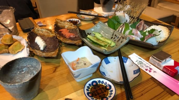 逃げて飲んで食ってコケた…の？