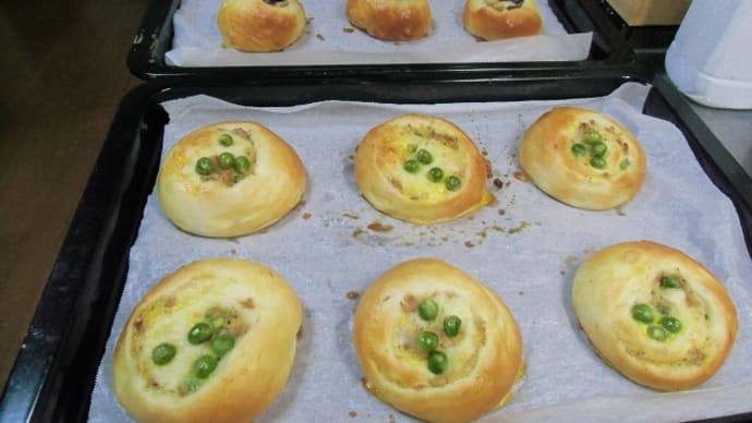手作りさつまいもパンとシーチキンパン