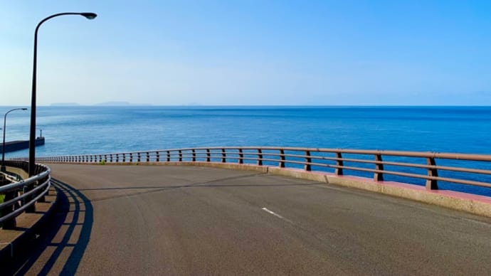 このまま海まで飛んで行けそうな絶景ポイント