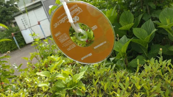 からす避けが取り付けられた
