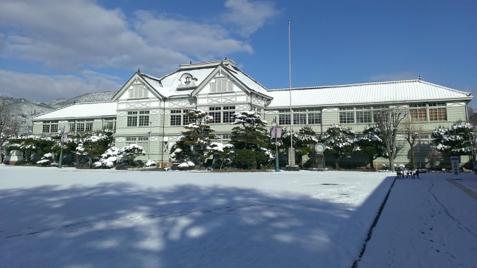 雪の旧遷喬尋常小学校