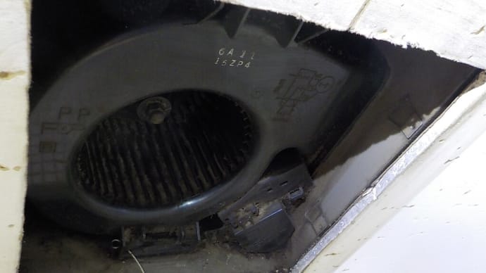 21日 千葉県市川市三菱換気扇VD-15ZP4からの交換工事の現地調査です。 大きな休憩室のトイレとなります。 千葉県市川市換気扇交換工事