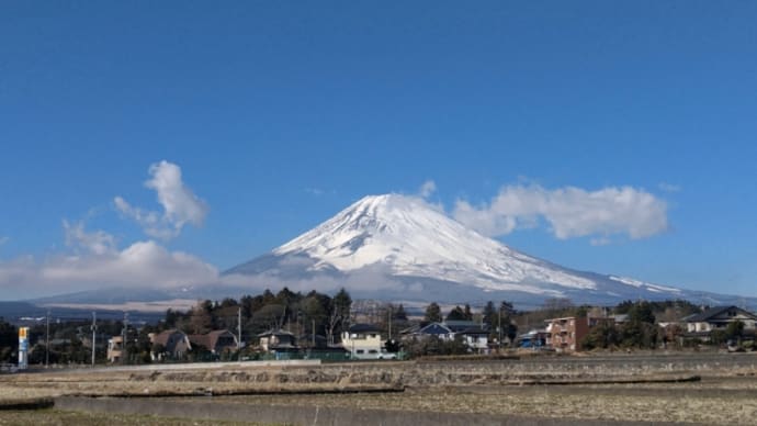 麓まで雪に覆われた富士山（20220107）