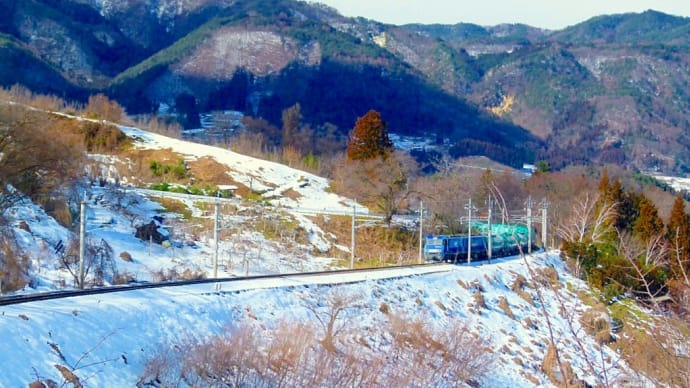 雪景色の姨捨・・・電気機関車EH200「ブルーサンダー」・・・66.7‰の急勾配を上る