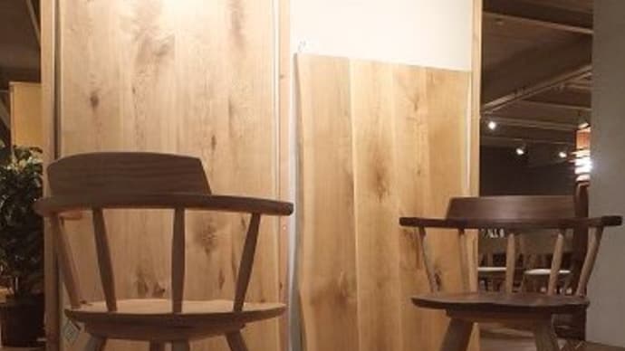 １６２６、ナラ材の接ぎテーブル。オーク材の回転板座チェアー。一枚板と木の家具の専門店エムズファニチャーです。