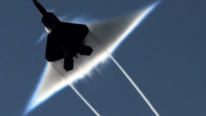 それなりに〜買い物とアメリカ空軍の最強戦闘機のF−22ラプター退役?