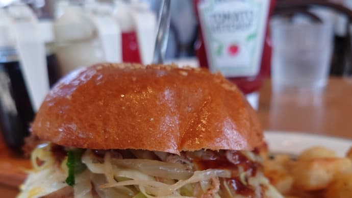 ハワイ伝統料理をハンバーガーに仕立ててどうでしょう