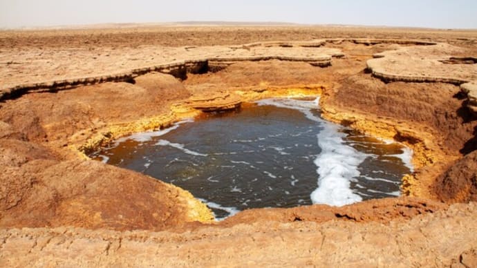 エチオピアで発見！死海よりも塩分濃度が高い　世界最高濃度の塩水湖