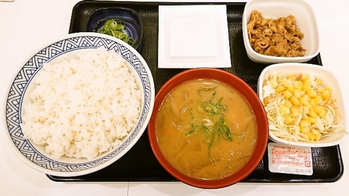 吉野家(茅場町店)で納豆牛小鉢定食+とん汁変更(2022年5月27日)