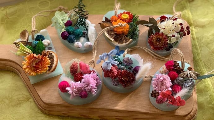 想いを込めて贈り物作り。