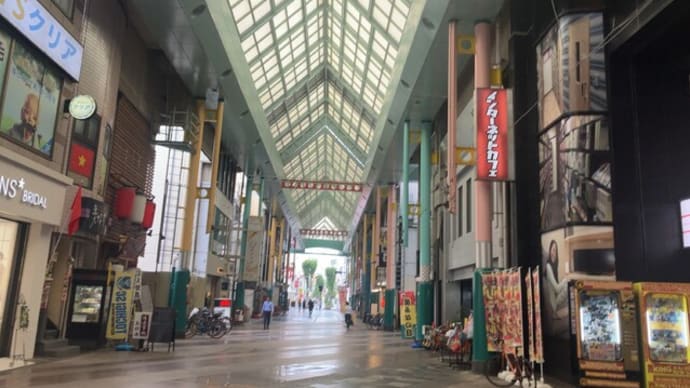 アーケード街を歩きながら