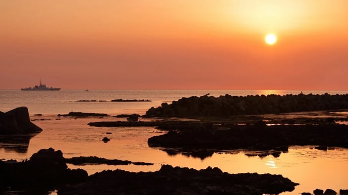 ●2016年 過去の能登の記事より 夕日が沈む 変形夕日 豪華客船