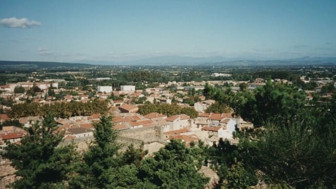 サン・トゥトロップの丘からの眺めとオランジュの中世史