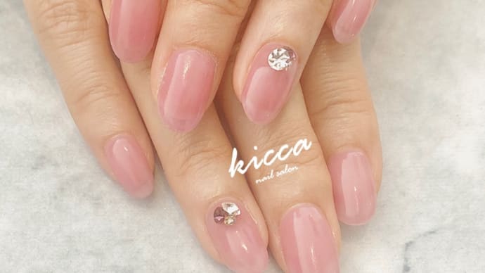 【キラキラストーン】 ぷるんとしたピンクカラーにキラキラストーン✨