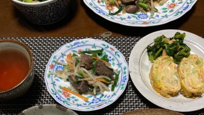 レバニラ炒めなどの夕食と山形県産フルーツボックス