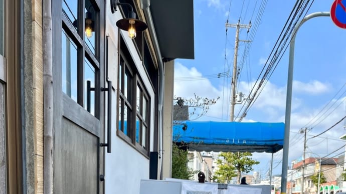 古民家カフェと桜
