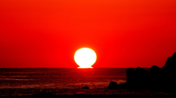 ●2009年1月　日本海に沈むだるま夕日と黄金の海　小舞子海岸と手取大橋　能登金剛から沈む夕日の動画　　月