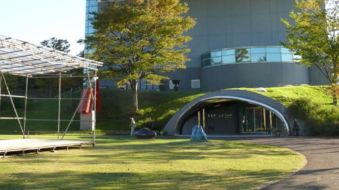 秋田県立近代美術館「彫刻広場」の彫刻（その２）　2015年10月17日（土）