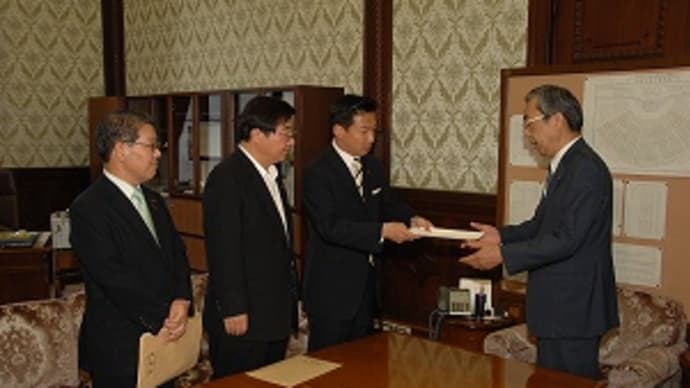 野党、年金流用禁止法案と郵政民営化凍結法案を参院に提出