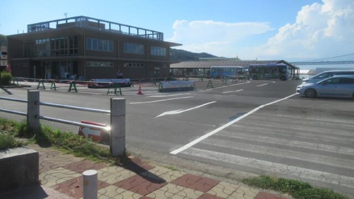 淡路島・岩屋港のバス停が旧ポートビル跡地に移転、続いて大型立体駐車場建設へ