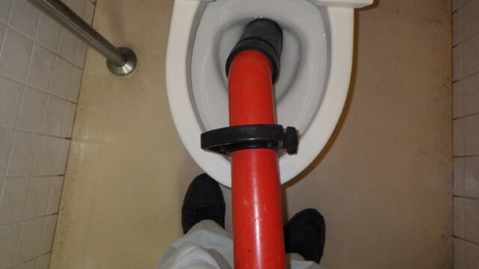 ローポンプを使ってトイレの詰まり修理・・・千葉市